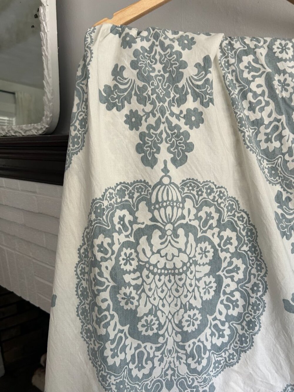 Pottery Barn Luciana Medallion Damask Motif Duvet Cover Queen/Full - Picture 6 of 7